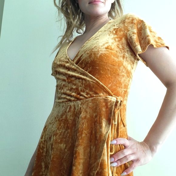 Crushed Velvet mini Dress - Picture 3 of 4